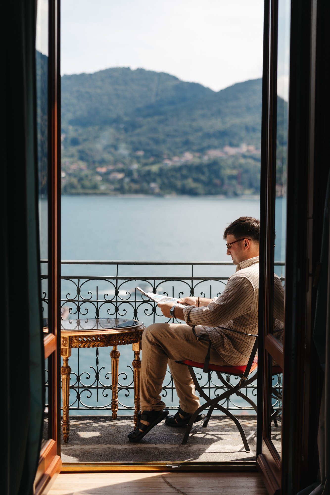 Velia sitting on the balcony before the elopement