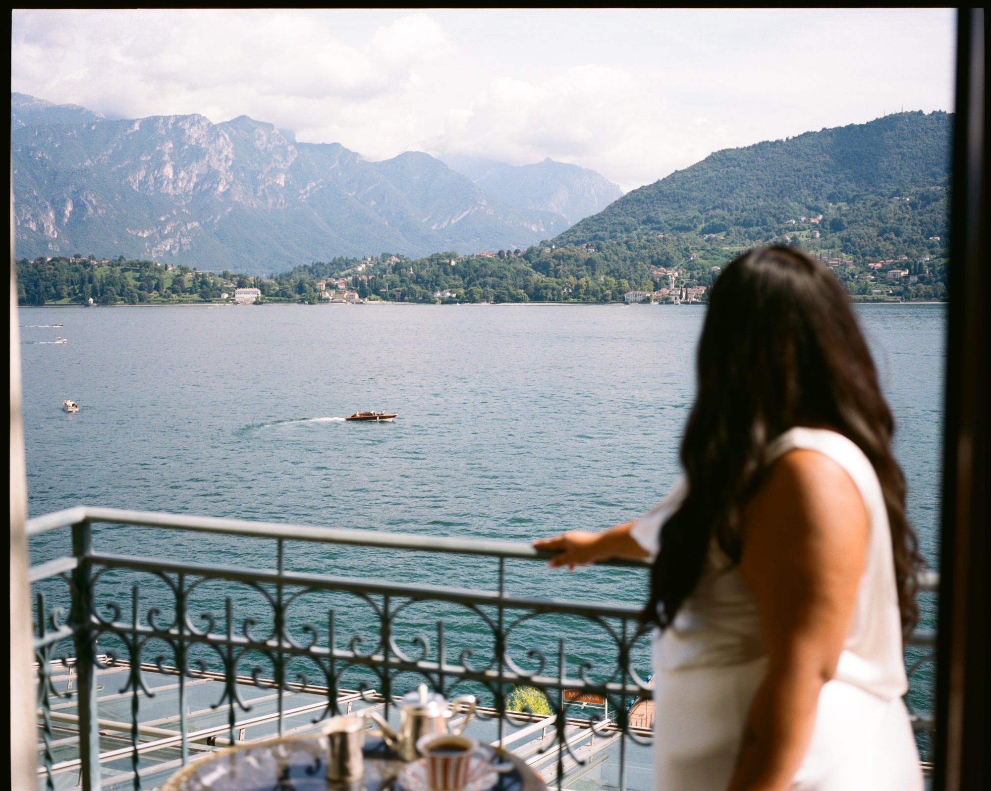 Velia looking over the balcony towards the lake