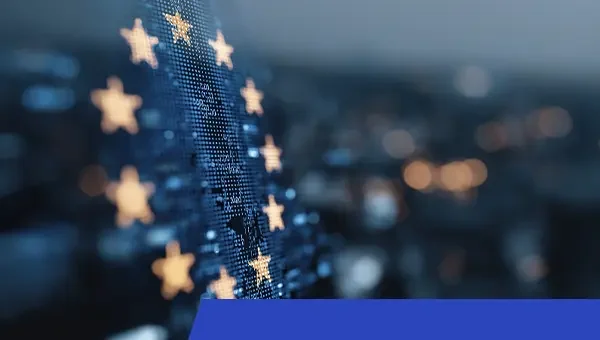 Nahaufnahme eines digitalen Bildes mit Europa-Fahnen und Sternen in Blau- und Goldfarben.