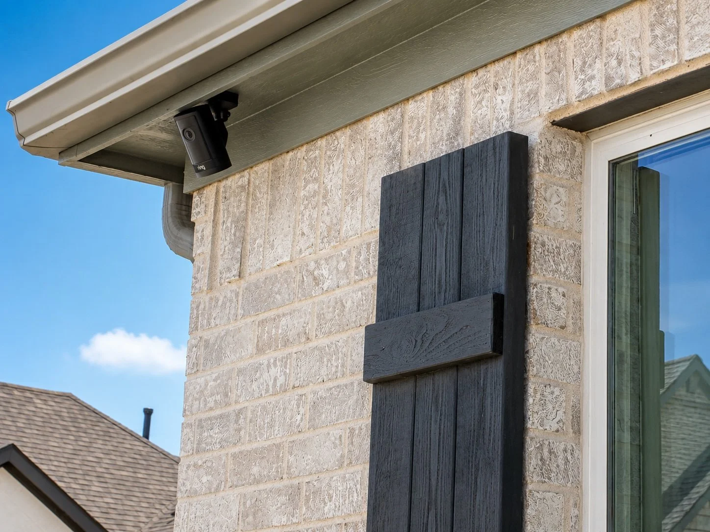 Smart Camera mounted under eave with AI technology and notifications