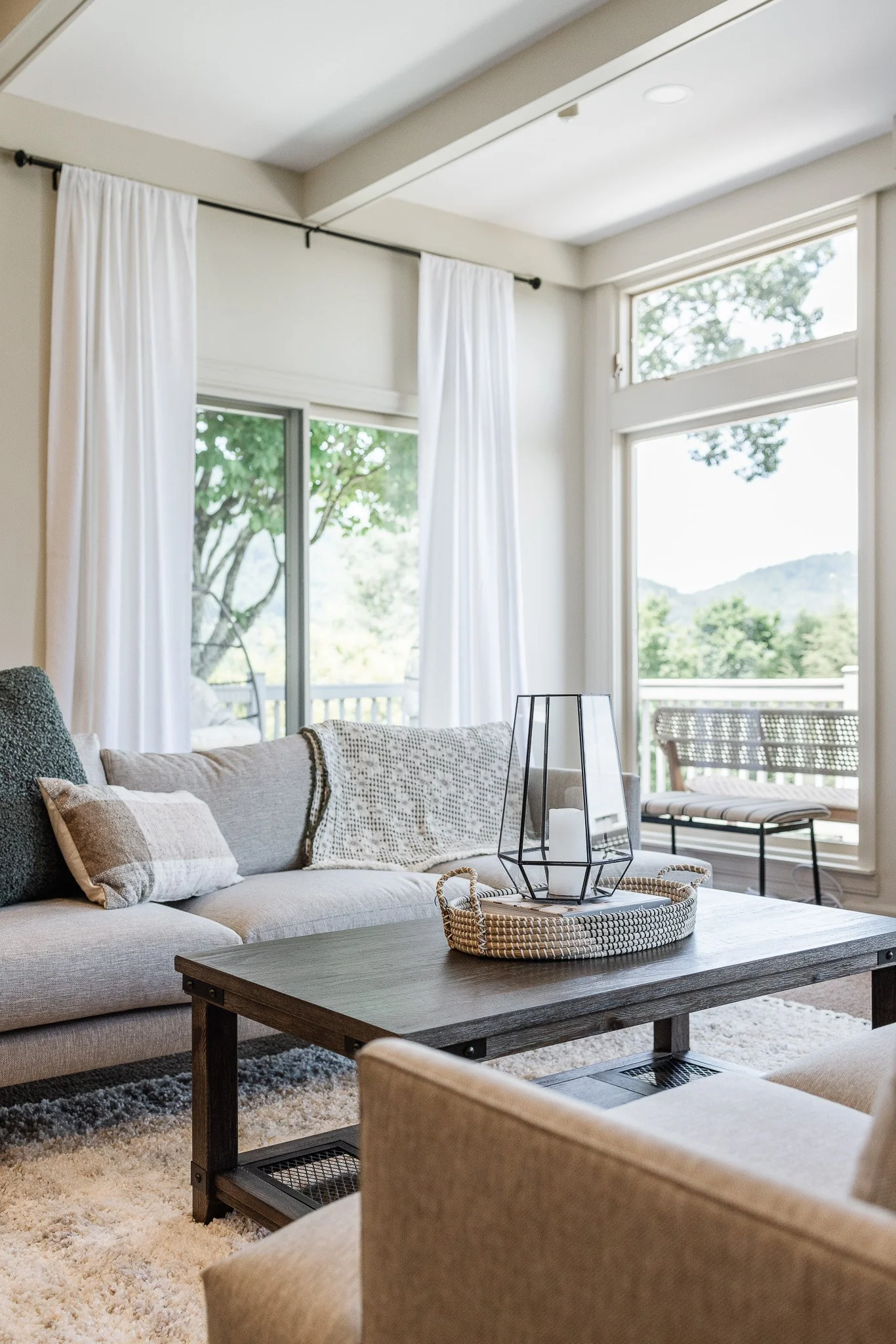 living room detail photo