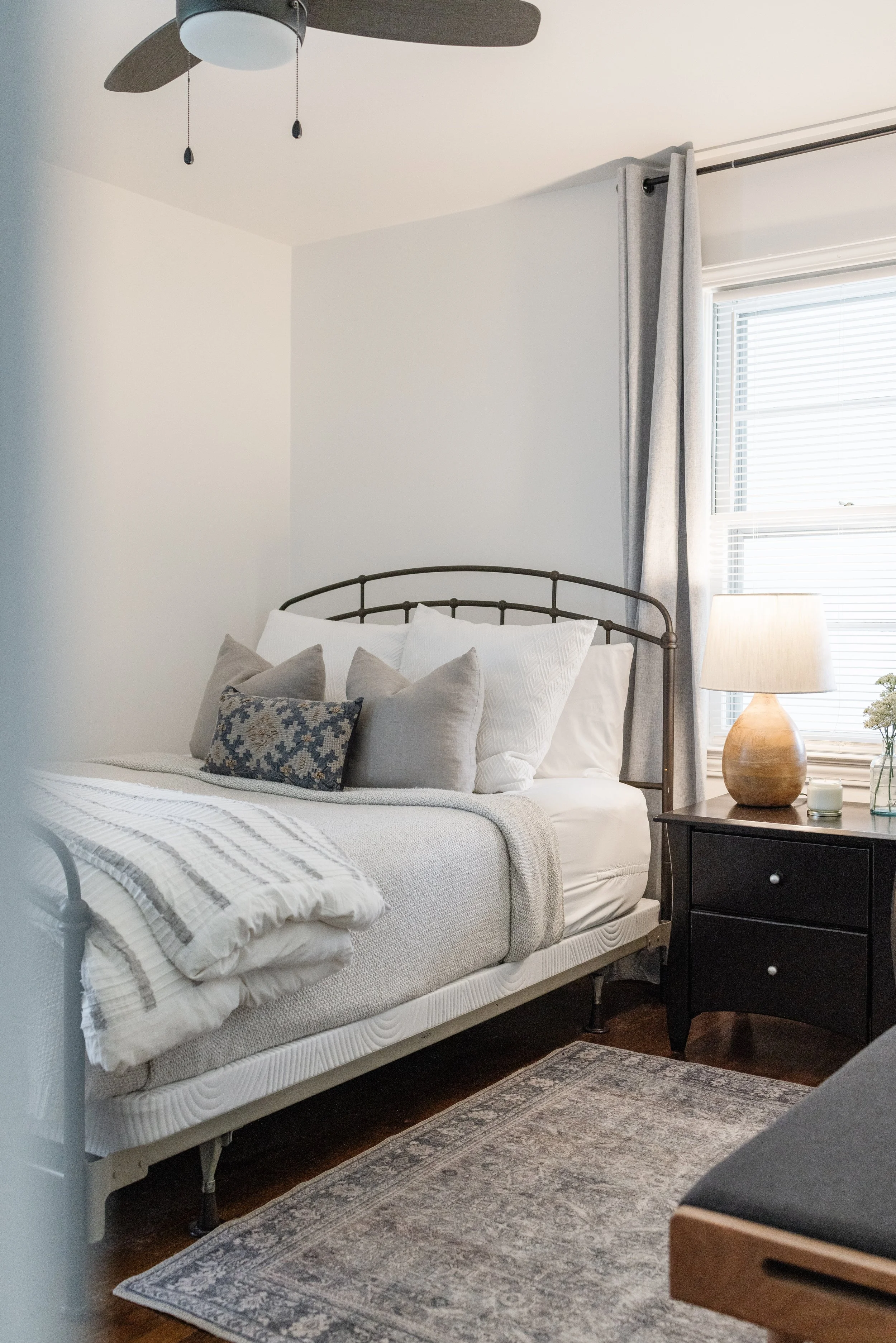 simple bedroom photo