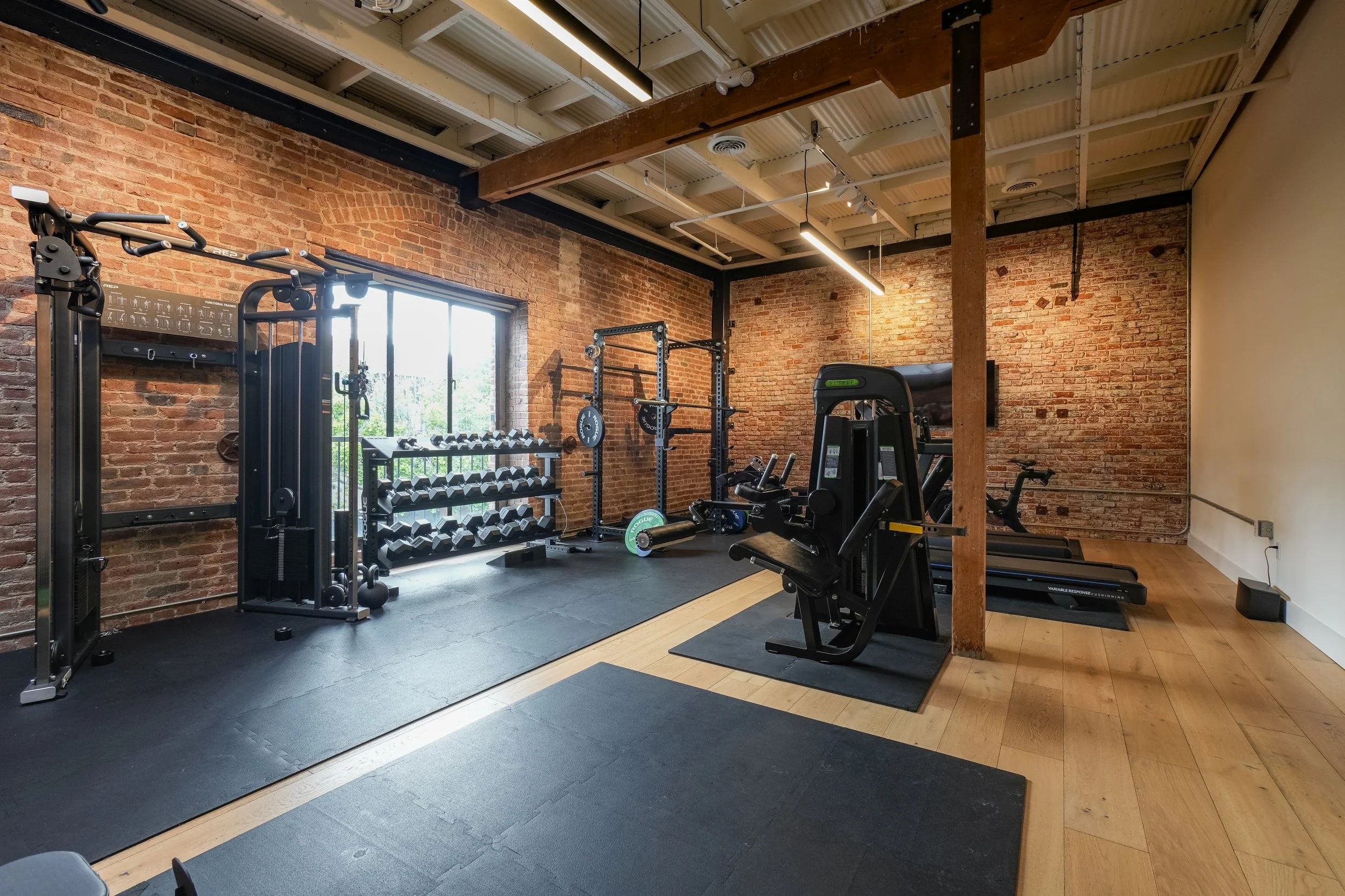 921 Front St 026.jpg