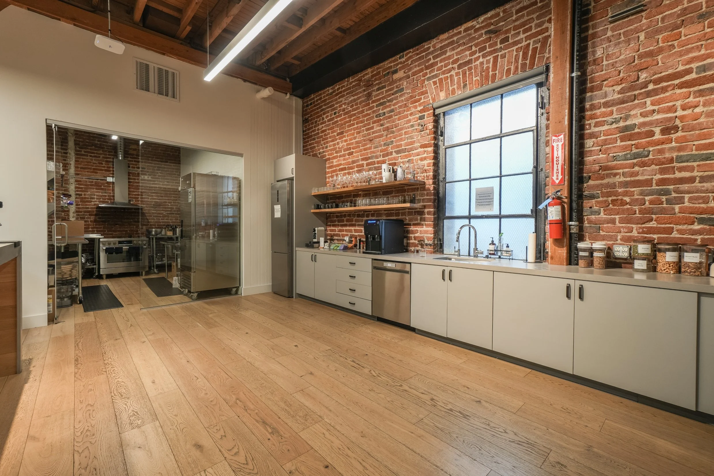 921 Front St 019.jpg