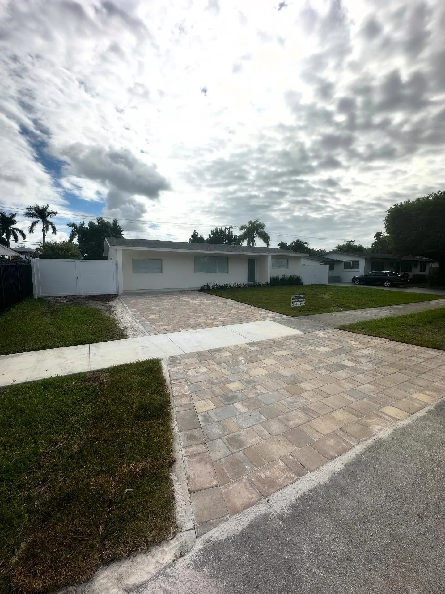 @gempavers Floridian Amaretto Blend 🔥🔥🔥 #pavers #stone #miami #miamiflorida #aspalt #driveways #miamidriveways #pooldecks #paverdriveway #concretedriveways #contractor #paverson #gempavers #flooring #tile #hardcape #hardcapemiami #stoneworks #pati