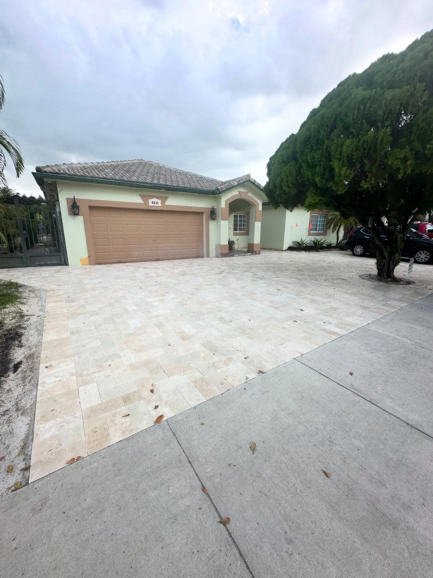 Your vision, Our mission. #pavers #stone #miami #miamiflorida #aspalt #driveways #miamidriveways #pooldecks #paverdriveway #concretedriveways #contractor #paverson #gempavers #flooring #tile #hardcape #hardcapemiami #stoneworks #patios #installers #p