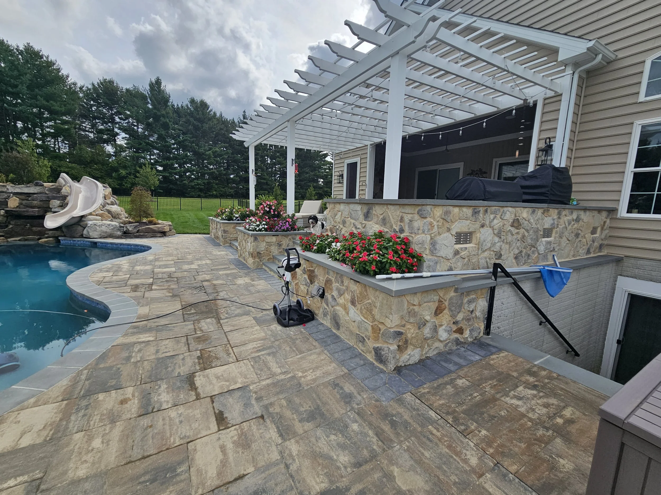 Louvered Pergolas / Pergolas