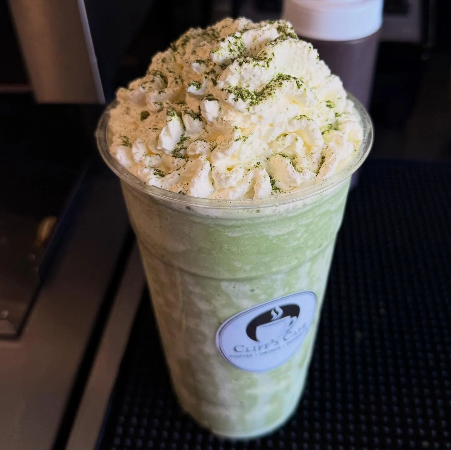 Announcing Lady Matcha👸🏻🌱
Try our royal specialty Matcha Frap made with sweetened condensed milk, topped with whipped cream and matcha dust ✨
Traditionally comes in our 32oz but is available in all sizes!