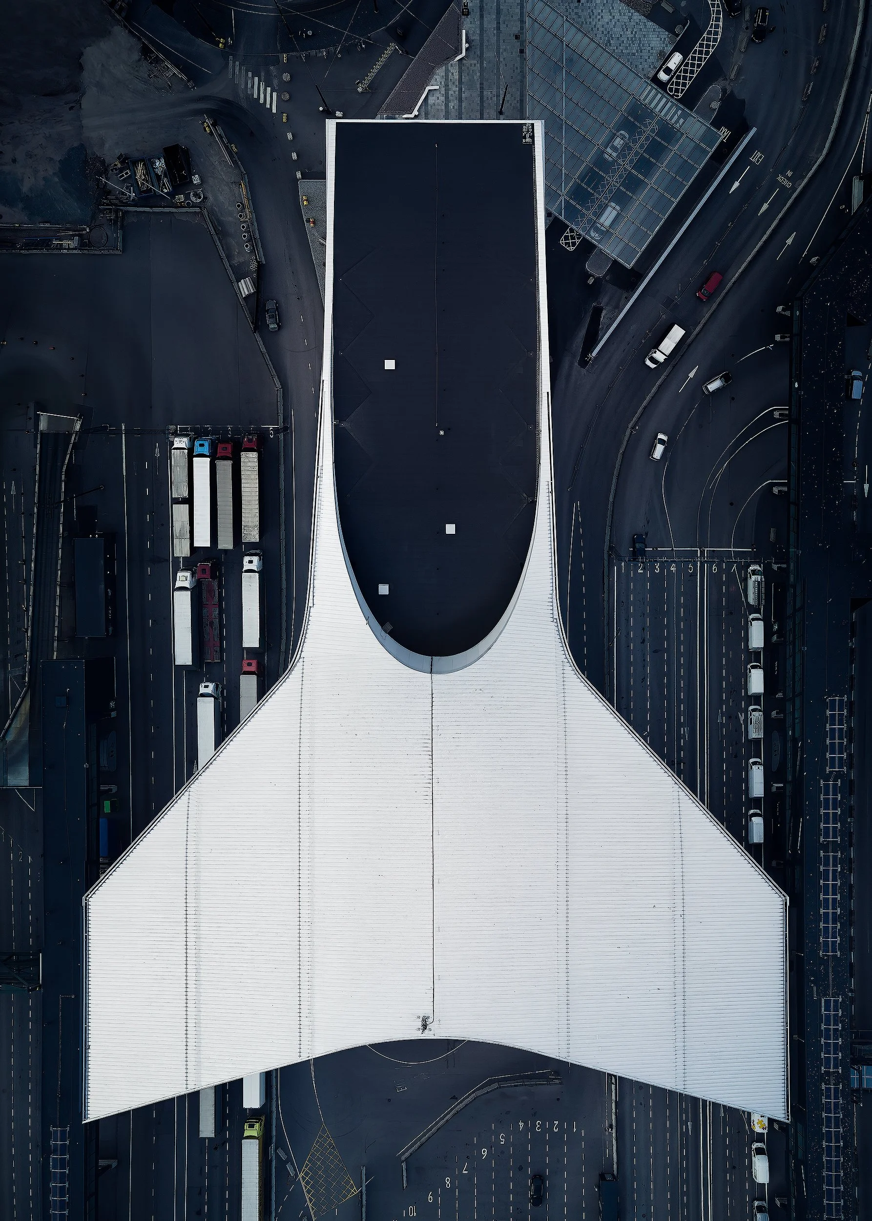 Master Files 2020-2021-Lansi termenaali jatkasaari panorama.jpg