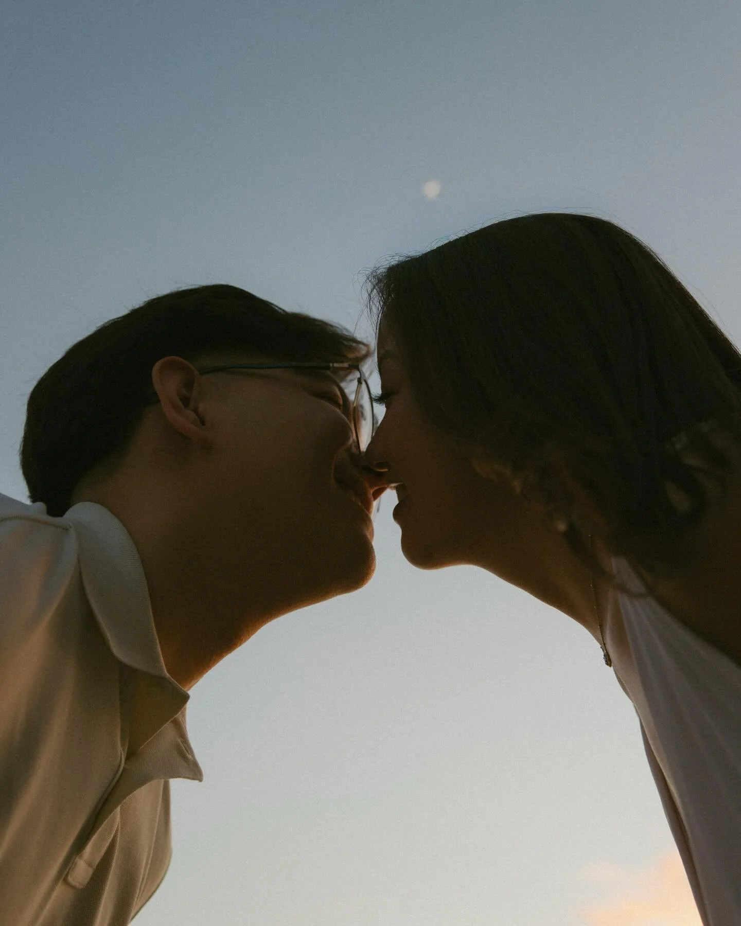 Had the dreamiest sunset for this engagement shoot. I never wanted to put my camera down. ✨🌞