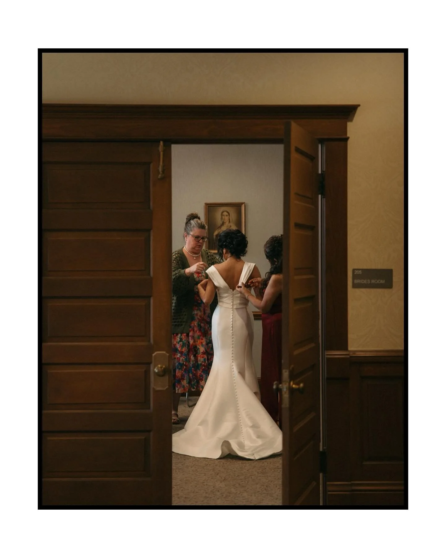 happy mother&rsquo;s day 🤍

here&rsquo;s a few favorites and one of the million reasons i have fallen in love with weddings. nothing sweeter than a mother&rsquo;s love. 🥹