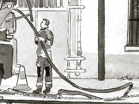 Un pompier utilisant une lance pour éteindre un incendie dans une ville