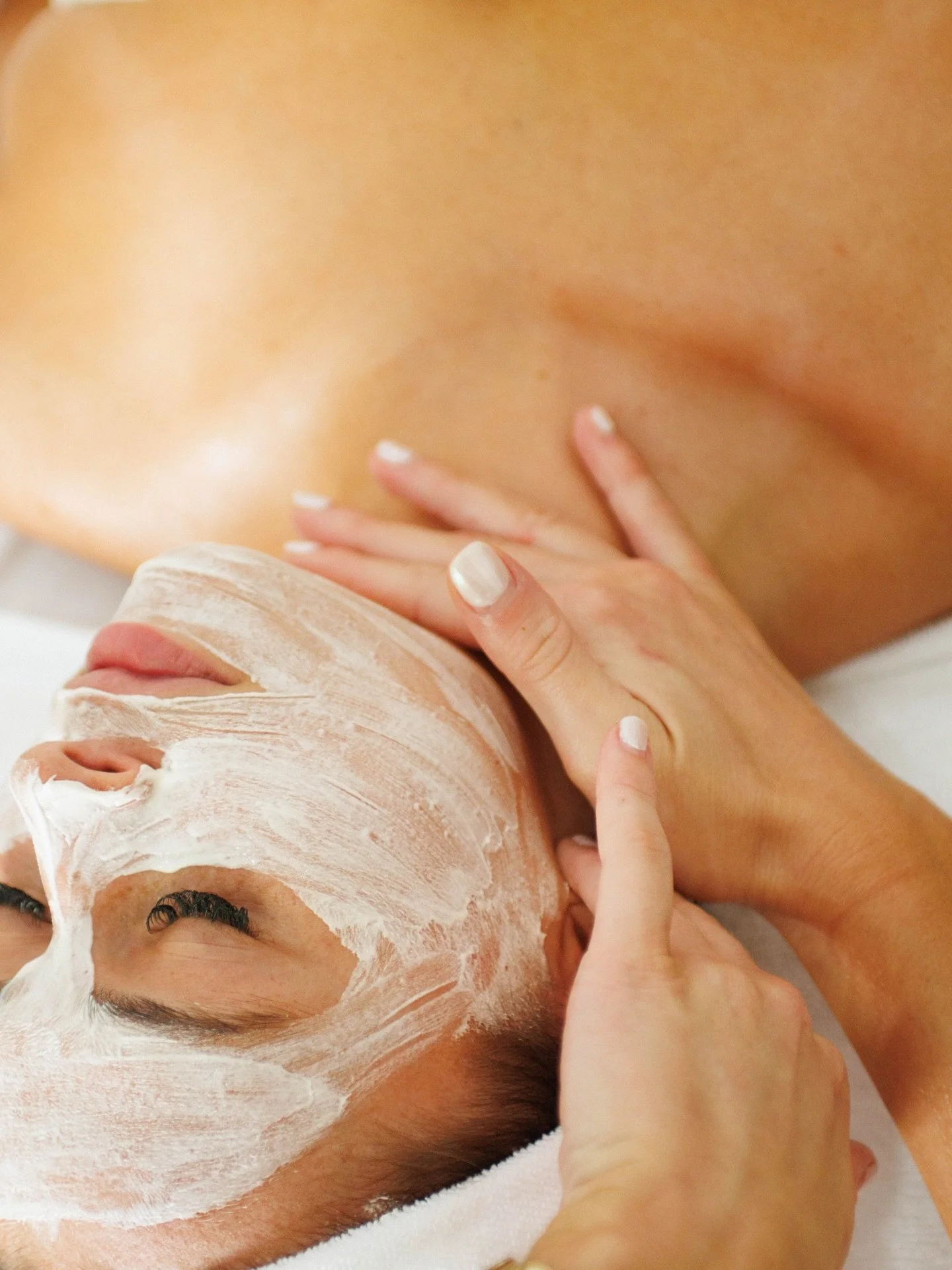 When was the last time you experienced healing touch?

I integrate relaxation into every facial even during advanced treatments like peels or CellStory. Whether through a scalp massage, neck and shoulder massage or a hand and arm massage with one of 