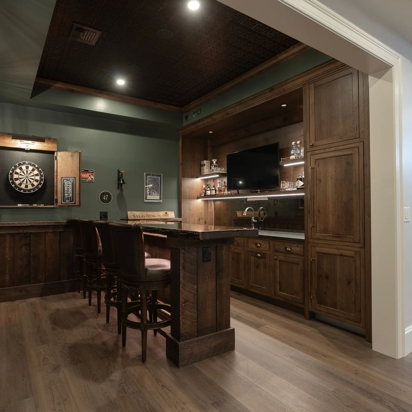 The basement&hellip; or an Irish pub?

Just because it&rsquo;s a bar doesn&rsquo;t mean the craftsmanship takes a back seat. Every detail was thoughtfully considered, including one of our favorites: the brass footrail (second slide), salvaged from a 