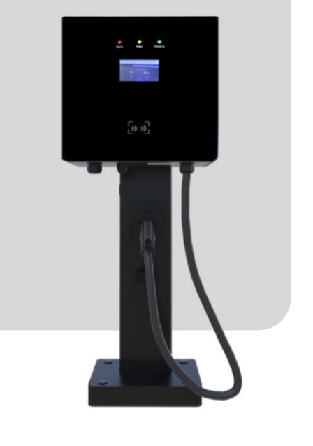 Estación de carga para vehículo eléctrico con pantalla y cables conectados