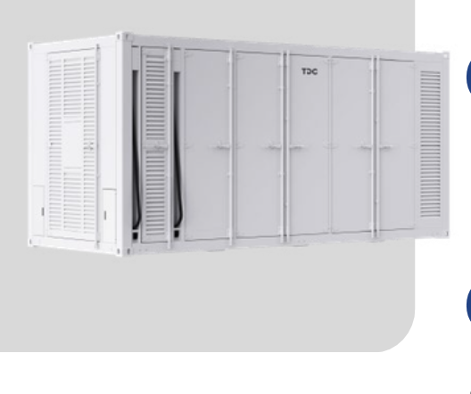 Un equipo de aire acondicionado industrial de gran tamaño en color blanco
