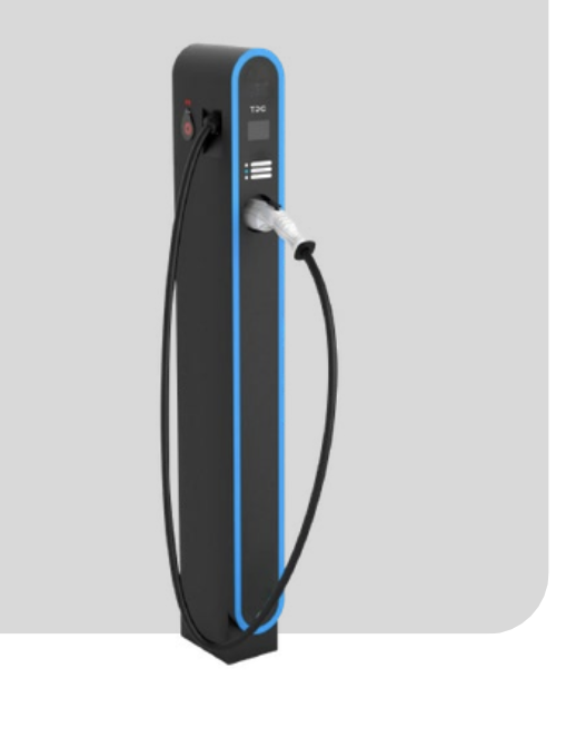 Estación de carga para vehículos eléctricos de pie con cable y toma de corriente.