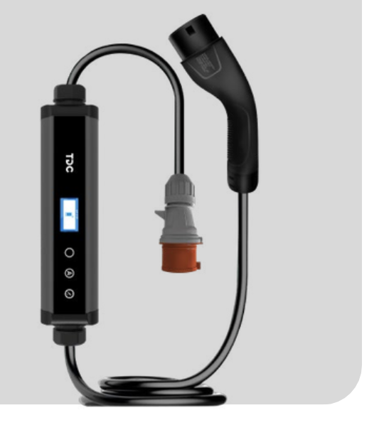 Dispositivo de filtración de agua para sistemas de iluminación LED, con pantalla digital y conectores de enchufe.