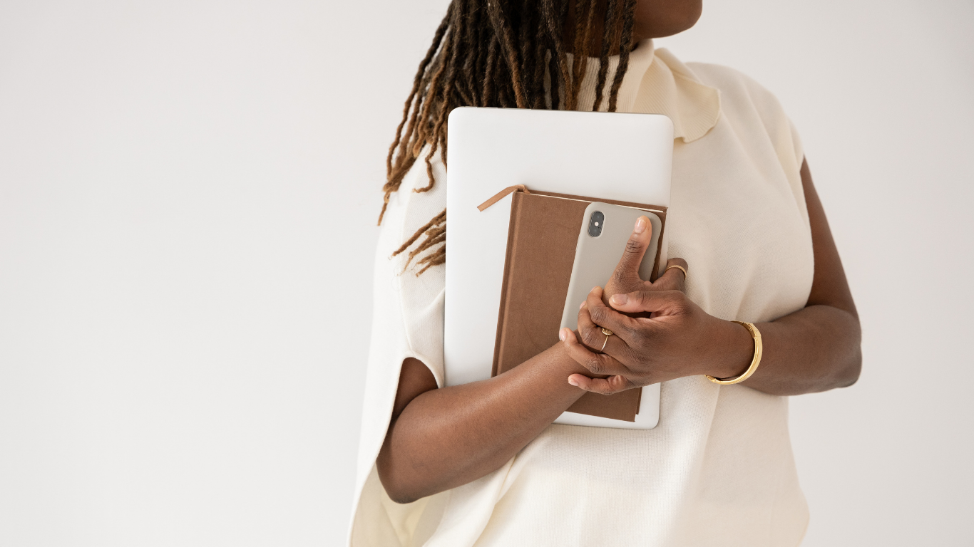 Clinician holding her phone and clinical notebook, representing the PMHNP preceptorship at Healthy Mind, Healthy Heart for nurse practitioner students focused on trauma-informed care