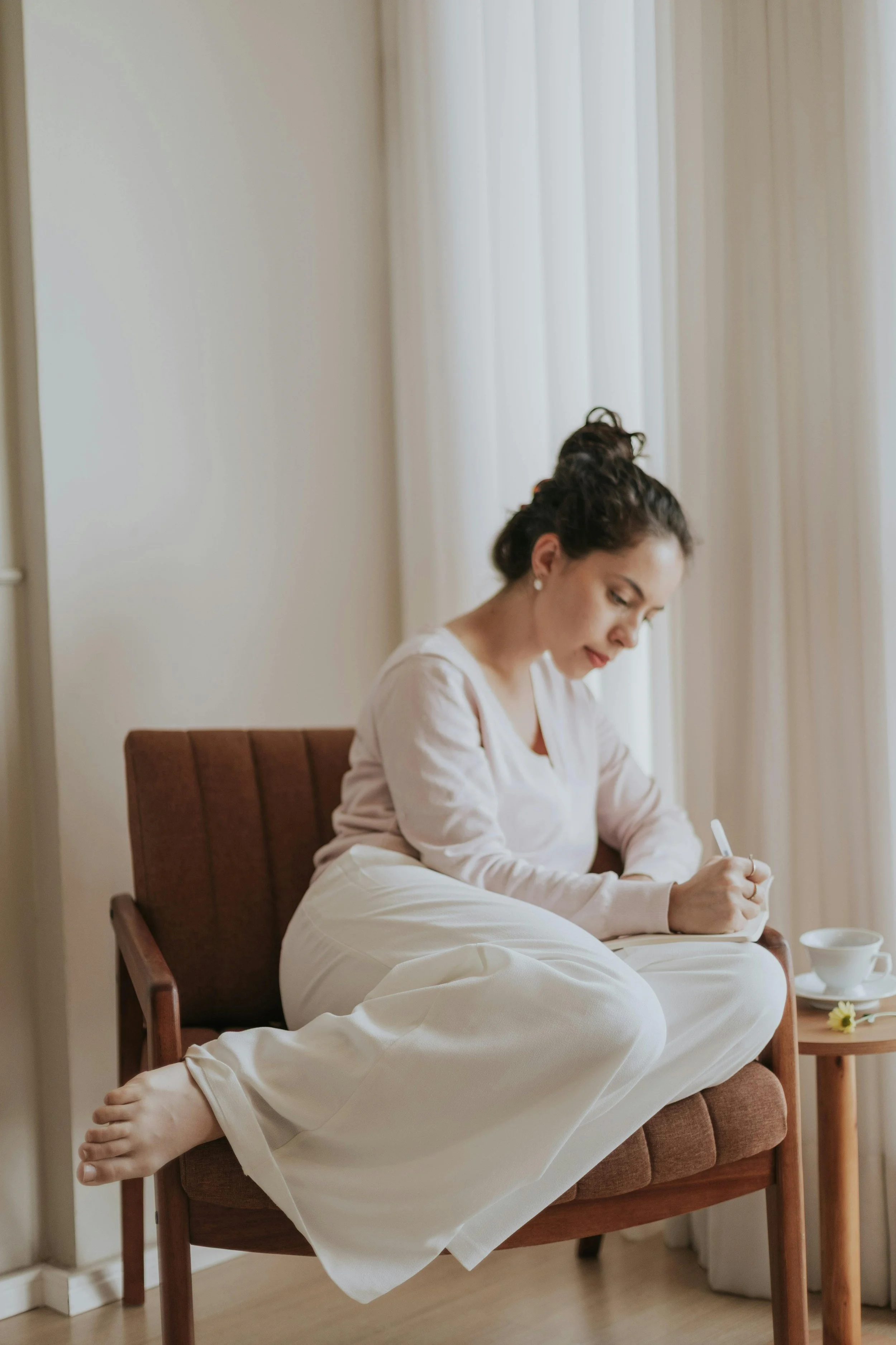 Quiet moment of reflection during trauma therapy, representing the EMDR and matched-care work at Healthy Mind, Healthy Heart