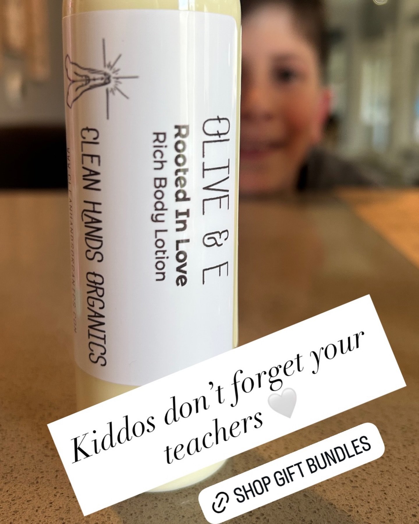 #teacherappreciationweek is coming up! Let me wrap it up and tag it for you! Check out the new gift bundles perfect for your teachers, moms, or yourself! 
Www.cleanhandsorganics.com
#mothersdaygifts #teachergift #cleanhandsorganics #naturalskincare