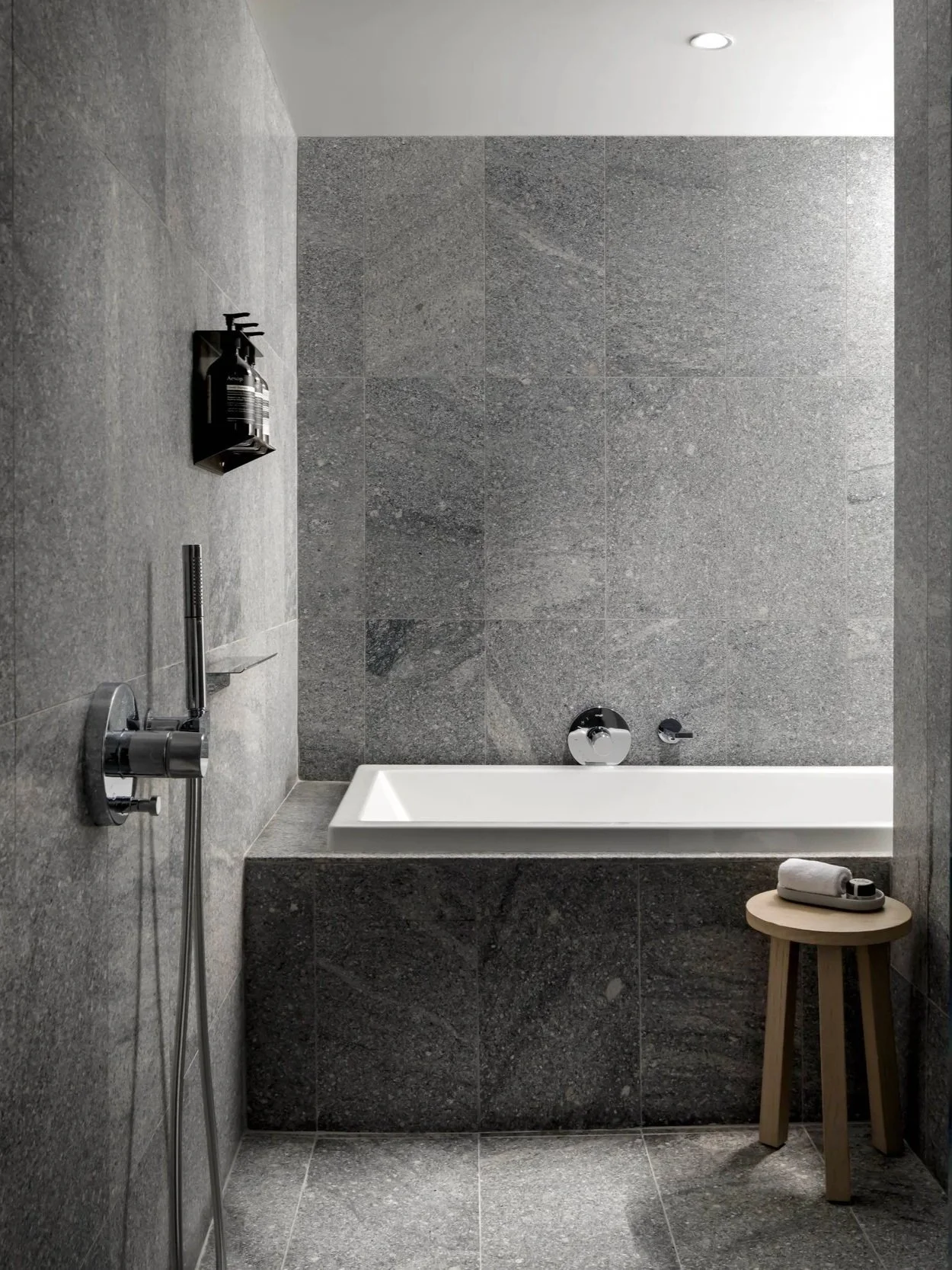 Studio-Munge-Muir-Autograph-Marriott-Hotel-03-08-Bathroom-credit-Brandon-Barr%C3%A9+copy.jpg