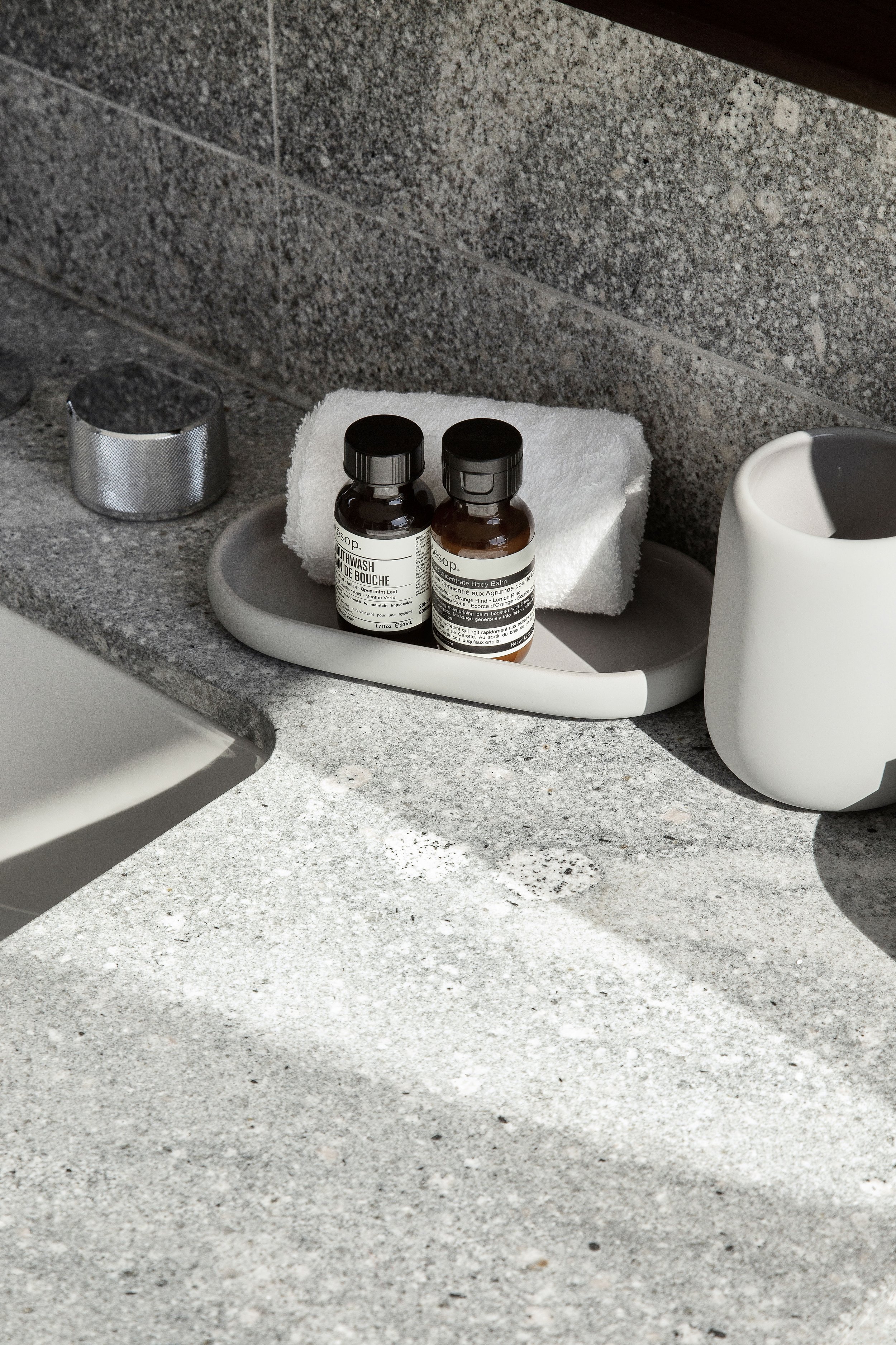 Studio-Munge-Muir-Autograph-Marriott-Hotel-03-10-Bathroom-credit-Maxime-Bocken copy.jpg