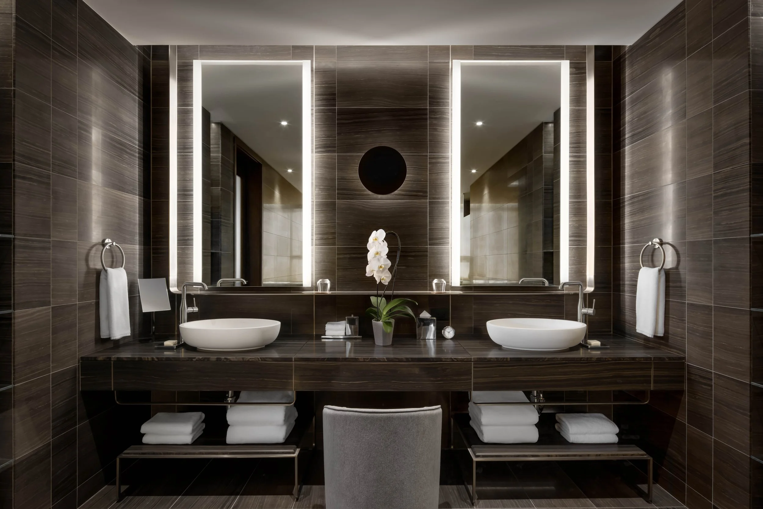 Park-Hyatt-Toronto-by-Studio-Munge-02-Presidential-Suite-15-credit-Brandon-Barré copy.jpg