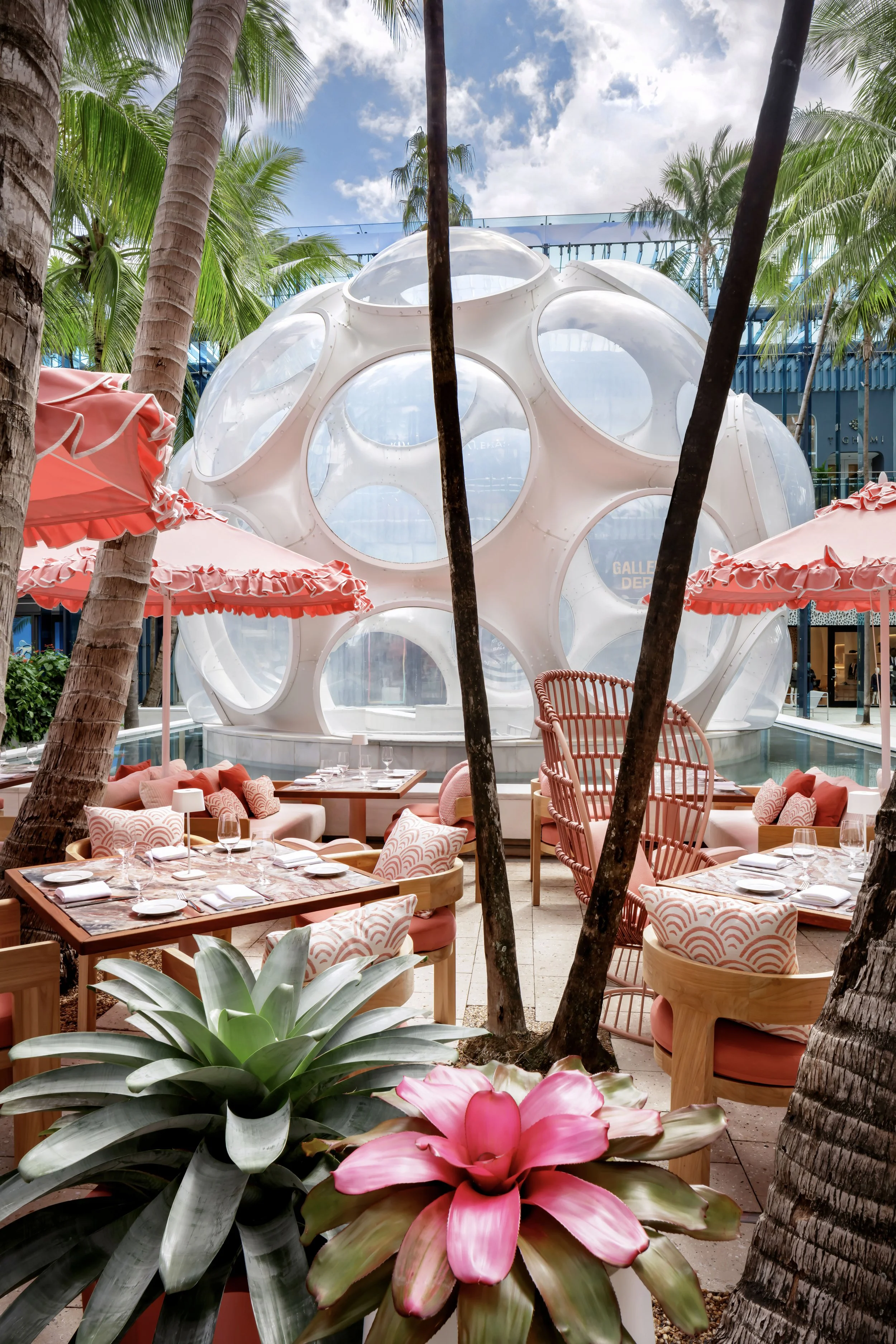 Sofia-Miami-restaurant-by-Studio-Munge-for-INK-Entertainment-03-credit-Brandon-Barré copy.jpg