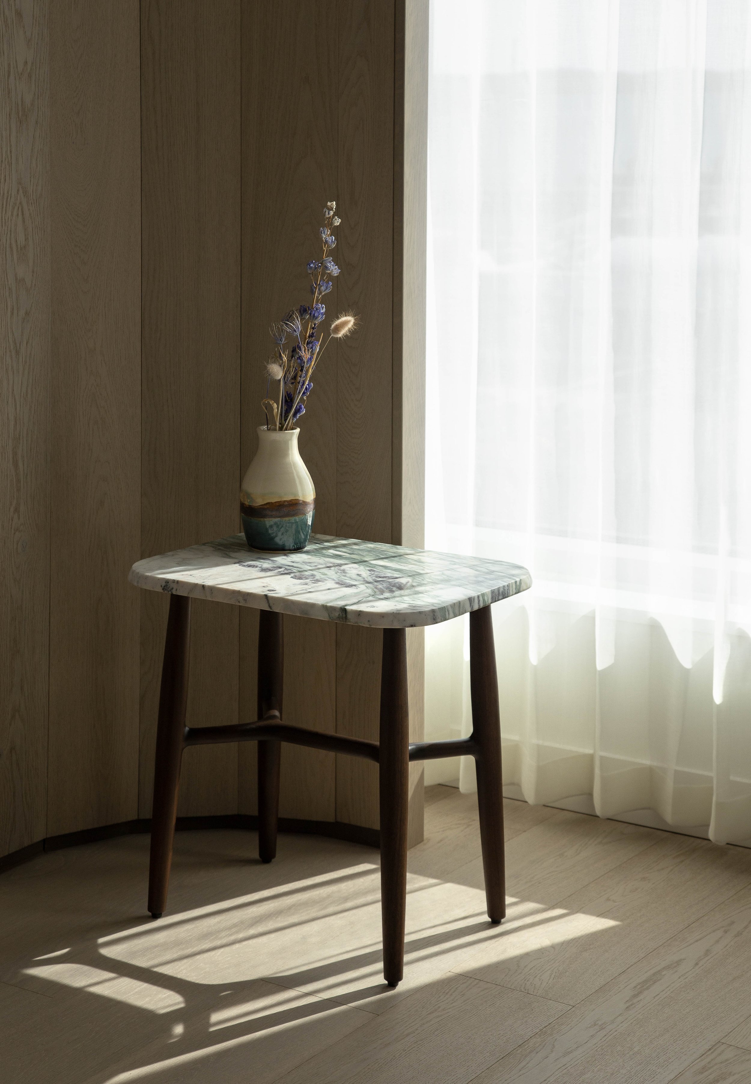 Studio-Munge-Muir-Autograph-Marriott-Hotel-03-05-Guestroom-credit-Maxime-Bocken copy.jpg