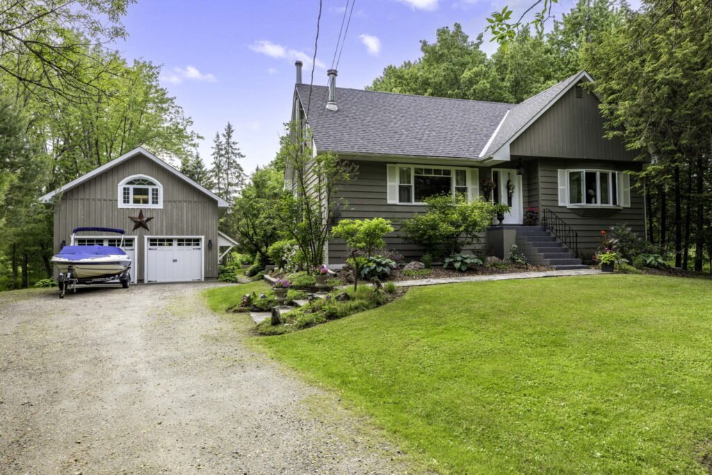 43 Maple Street. Rosseau, ON