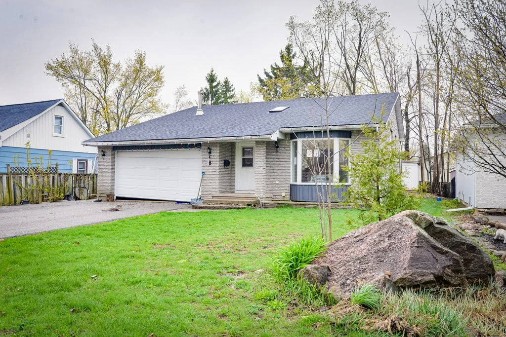 8 Edna Street. Orillia, ON