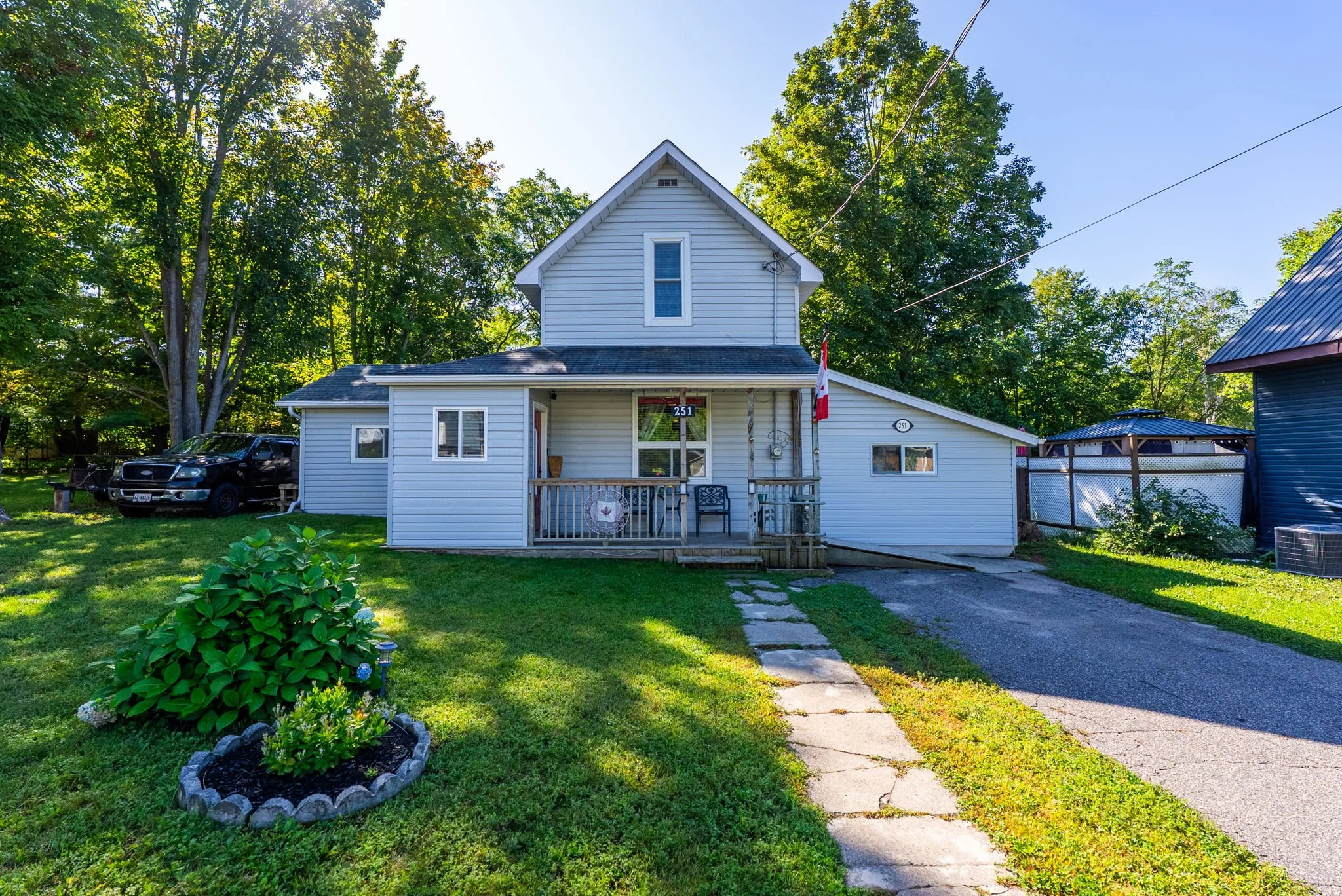 251 James Street E. Gravenhurst. ON