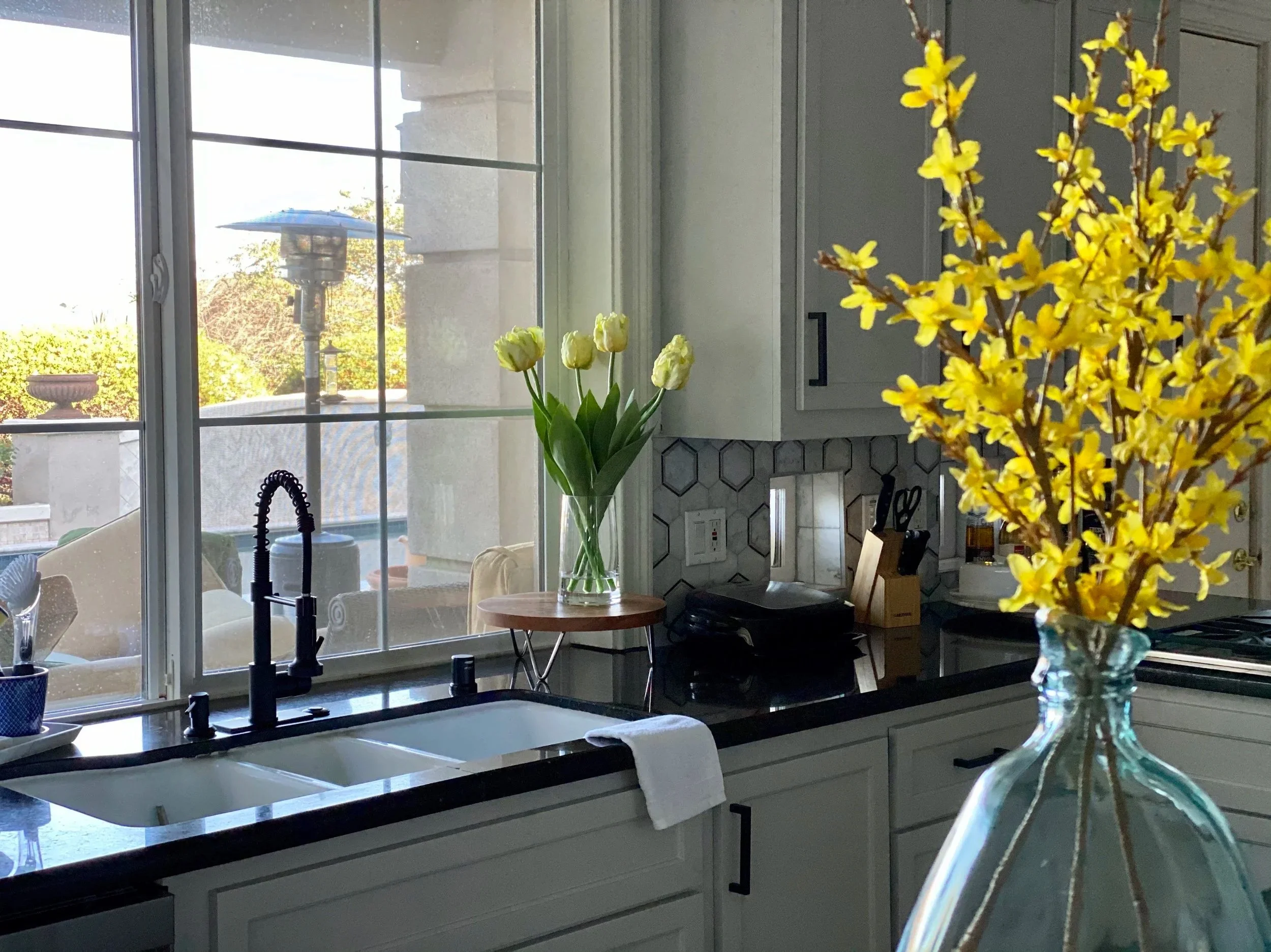 High-end kitchen renovation by Patricya Habib - Mind Connect founder