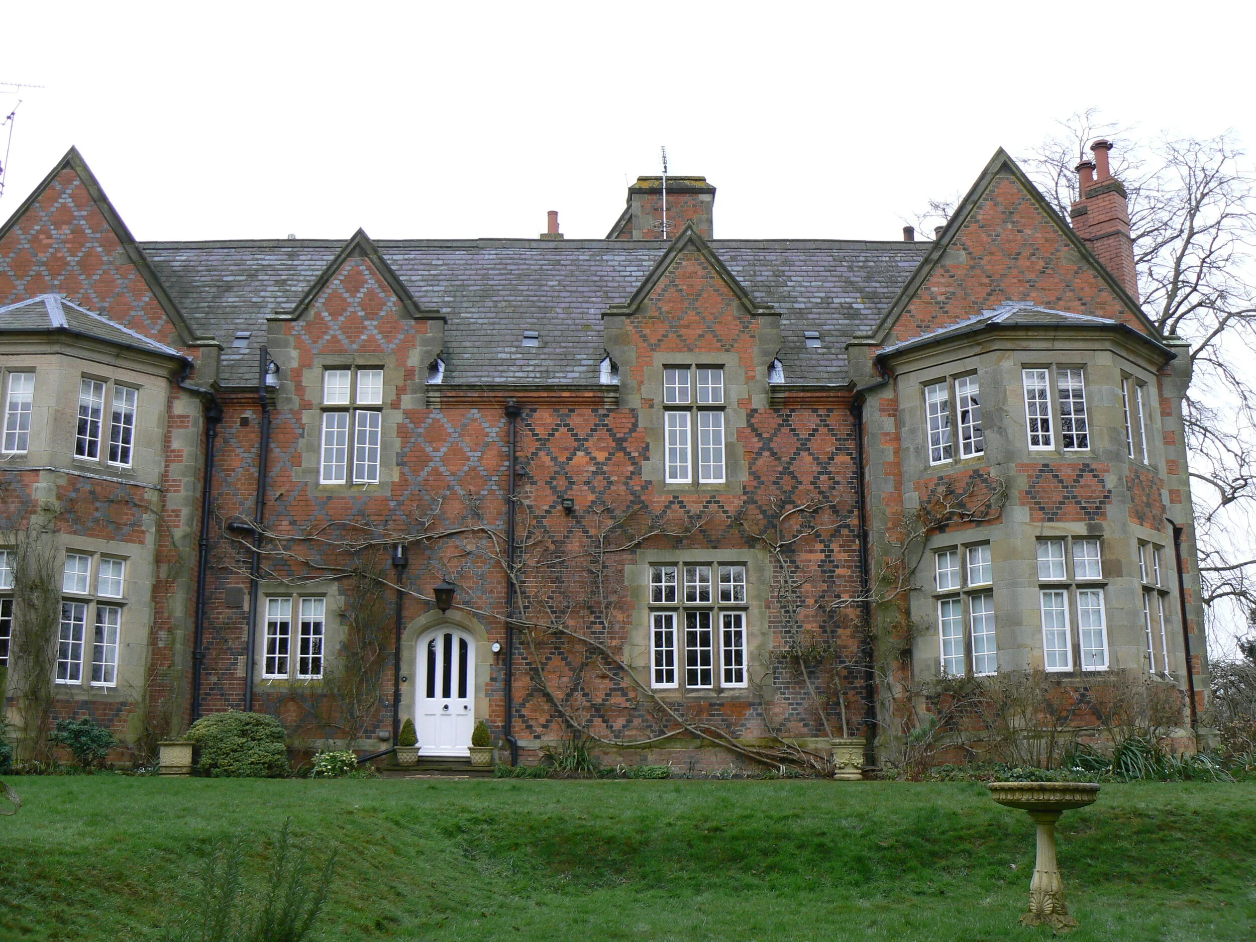 Before photo displaying white glazed windows in stone mullions
