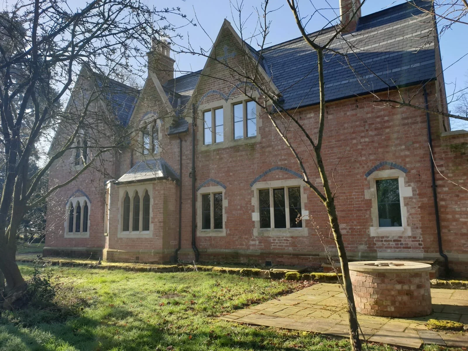 The Old Vicarage - INSULEAD® Fixed and shaped Units · STEELYTE® OPENING CASEMENTS 5.webp
