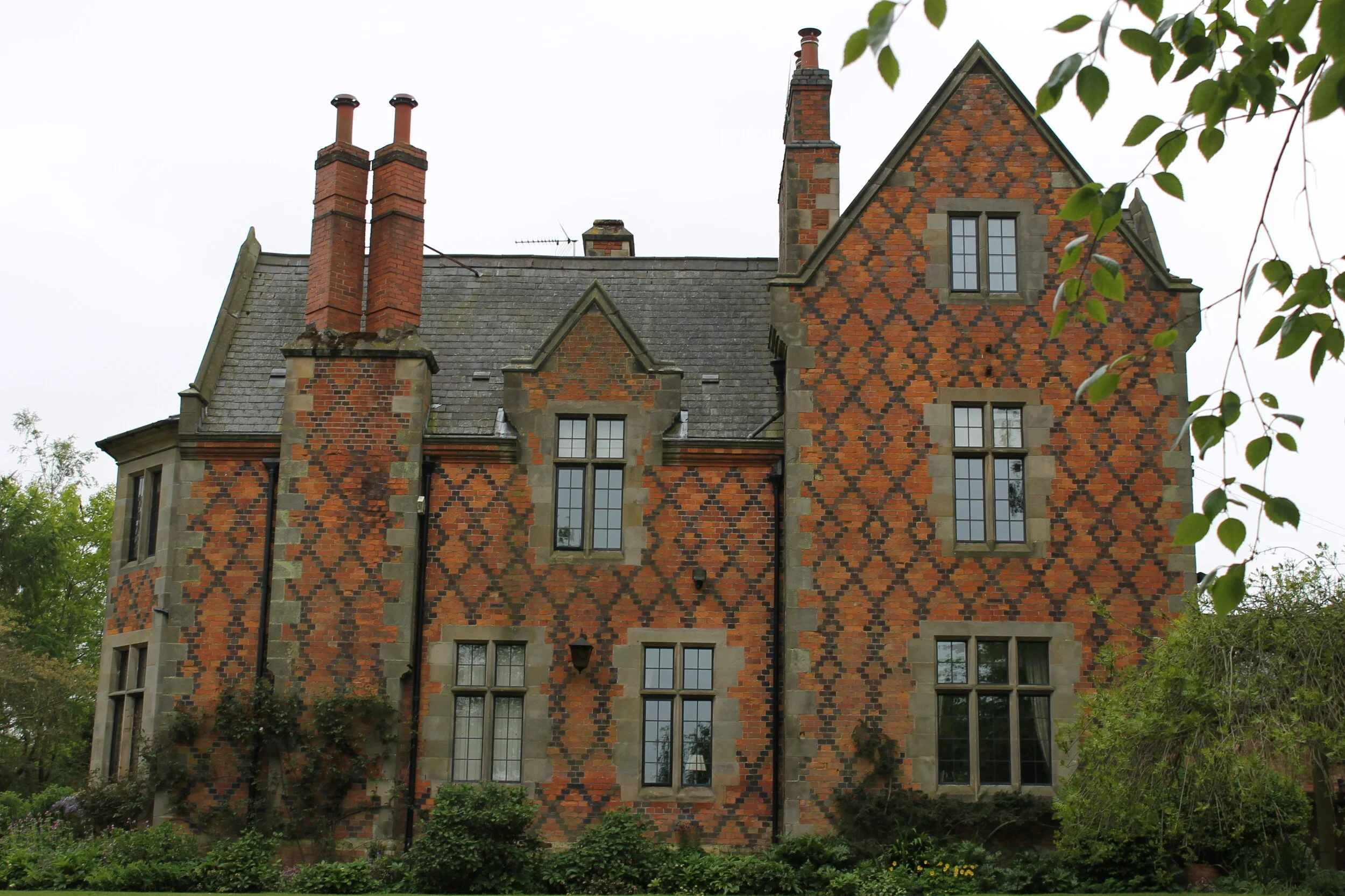 The Coombs - Insulead® Fixed units · Steelyte® opening casements · APPlied square leading14.webp