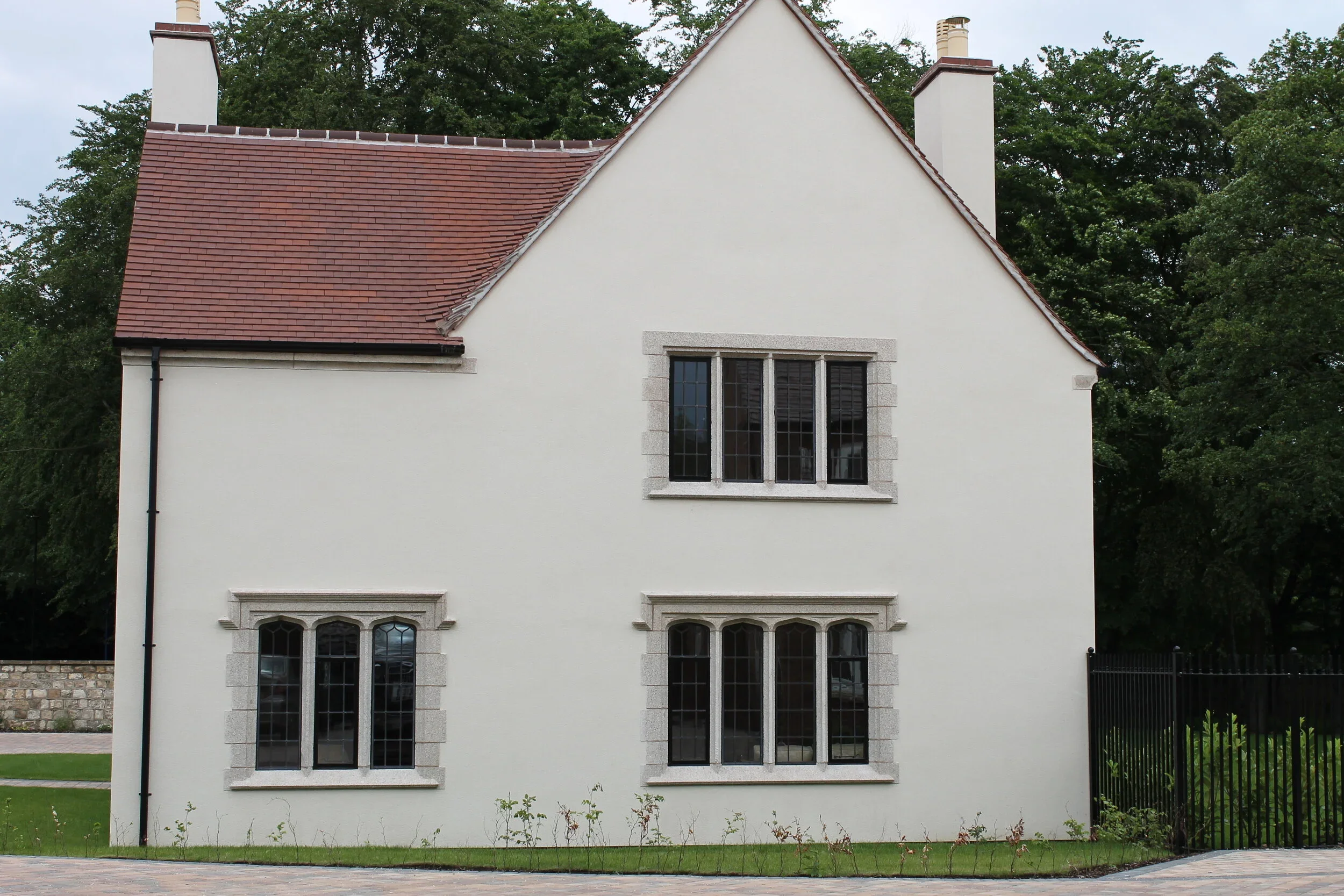 Handley Cross INSULEAD® Fixed units · Steelyte® opening casements · APPlied square leading3.webp