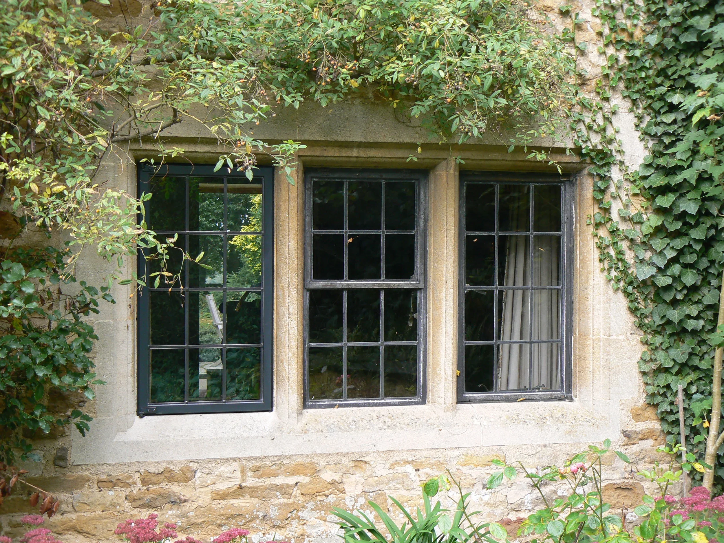 Stone Cottage - Insulead® Fixed Units · Steelyte® opening casements · APPlied square leading12.webp