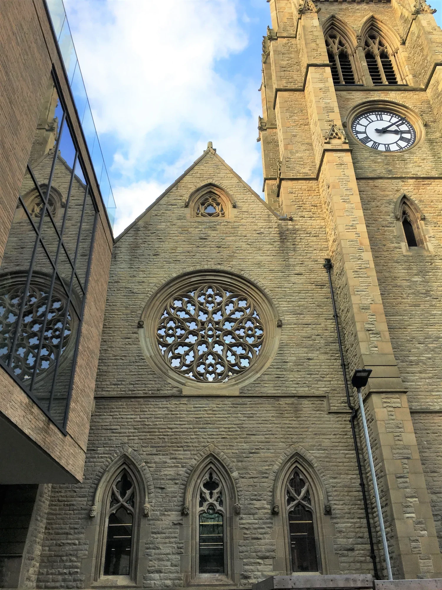 Halifax Piece Hall - Insulead® Fixed SHAPED & STACKED - STEELYTE® OPENING CASEMENTS 8.webp