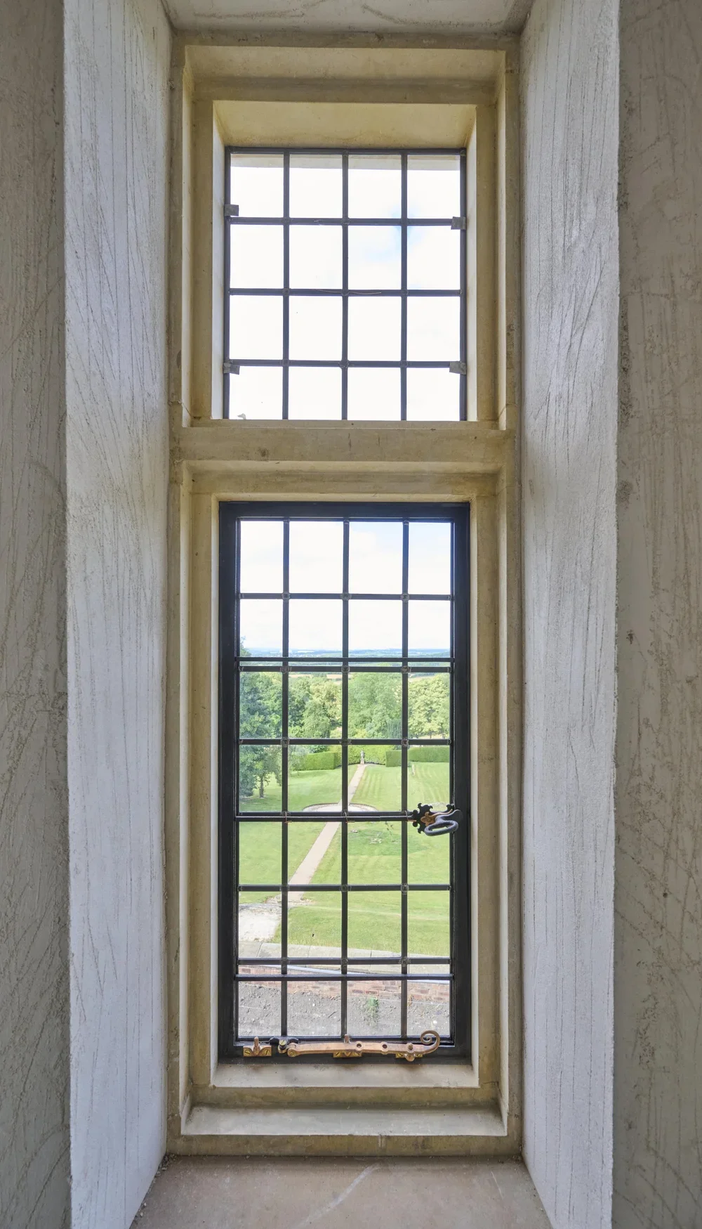 Ledston Hall - INSULEAD® FIXED UNITS · STEELYTE® OPENING CASEMENTS · APPLIED SQUARE LEADING 15.webp