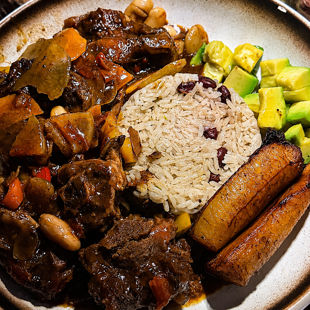 Slow braised oxtails cooked for 8 hours, paired with moro rice, sweet plantains, and ripe avocado. 