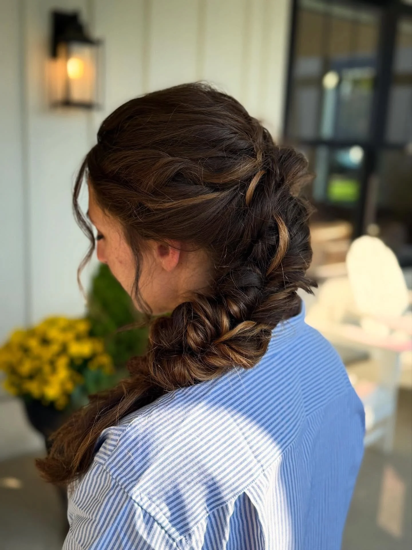 Oh no! Is your ceremony outside on a breezy day? A chunky braid is the ultimate wind-proof style! 😌

Strands are secured together with multiple elastics, making this &lsquo;do resistant to hours on the dance floor &amp; unpredictable weather. 🌦️

#