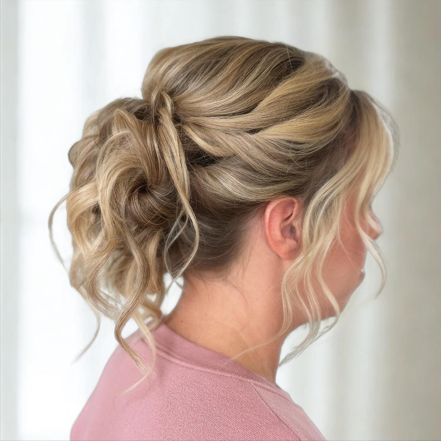 We looooove an undone textured updo. 🤌🏼

Shoutout to AI for helping me remove the trashcan from the background! 😂 Sometimes the best lighting is in the worst locations. 🤪 Swipe to see the before edit! 

#updo #grandrapids #michigan #bridalspecial