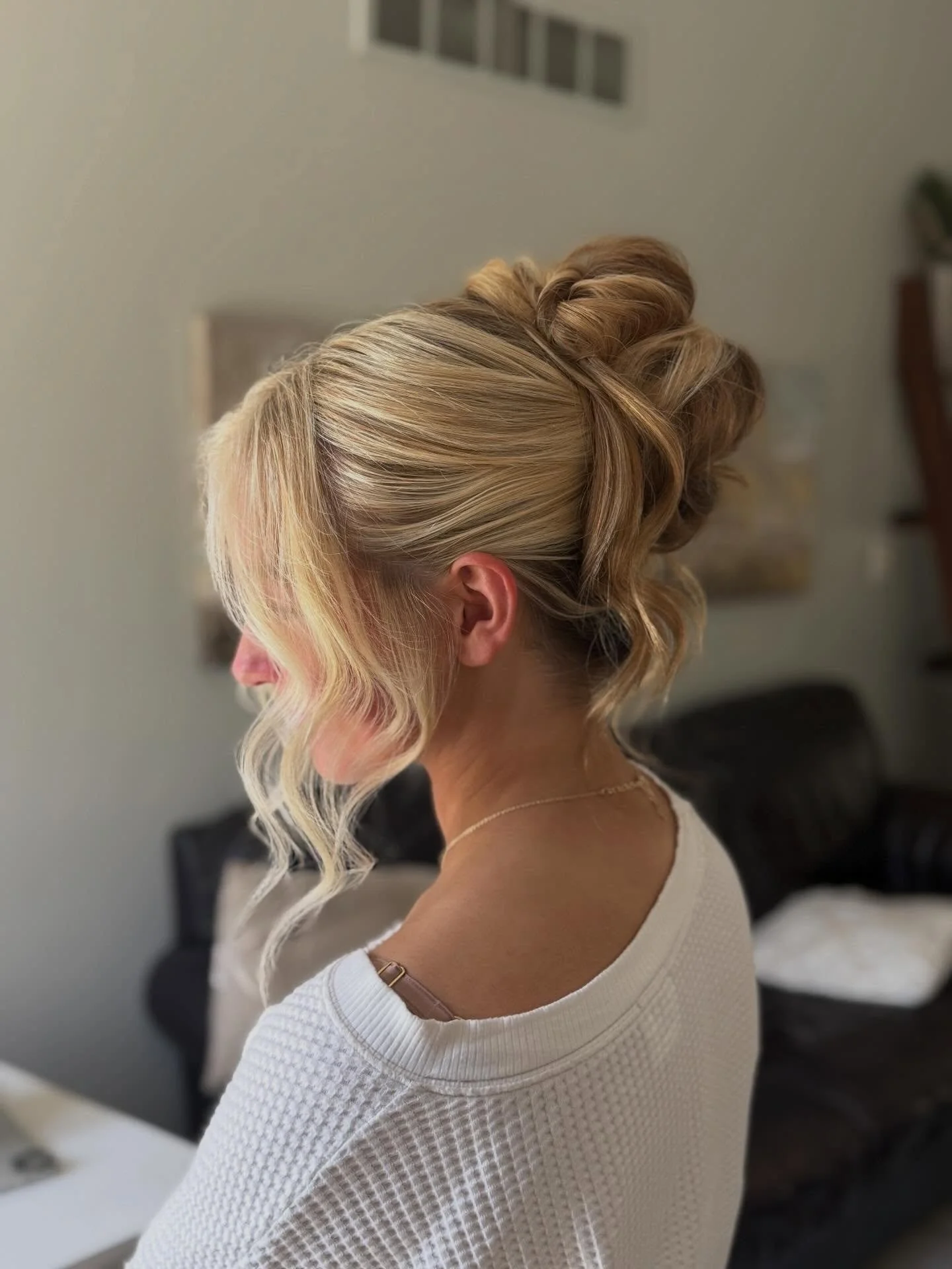 It&rsquo;s prom season, y&rsquo;all 😍

Need me for an event outside of weddings? I do hair for all formal and special events! 🩷

#promhair #updo #grandrapids #hairstylist #grandrapidsbride