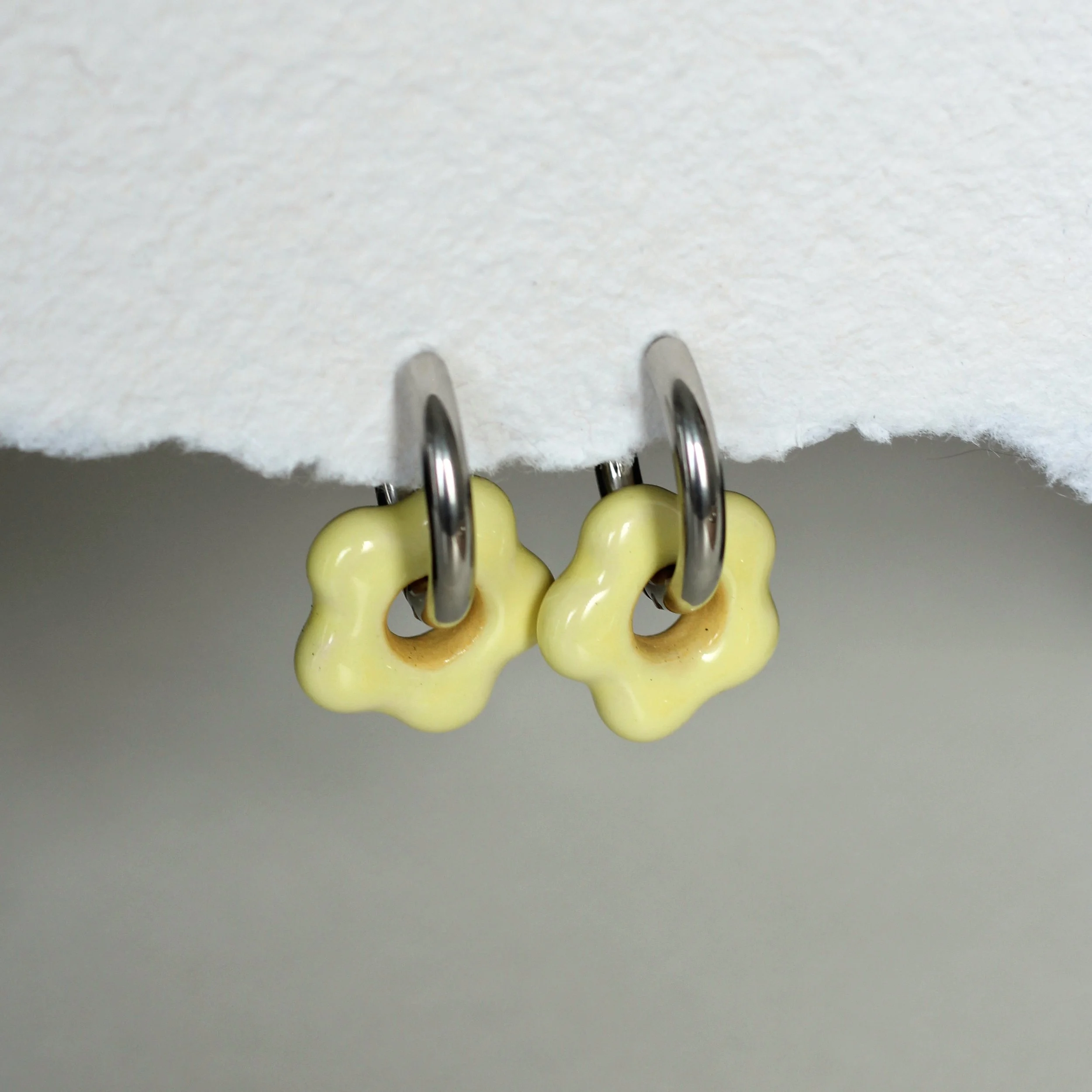 Flora butter yellow (silver)