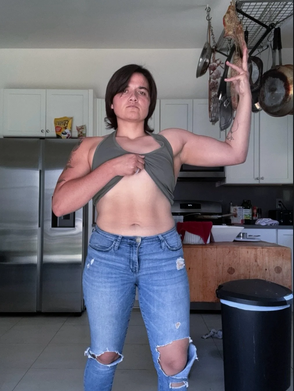 Peep the baby abdominals 
&bull;
&bull;
&bull;
&bull;
&bull;
&bull;
&bull;
#gymlife #womenwholift #gymrat #posing #liftingislife #liftingweights #musclegain #gymgirls