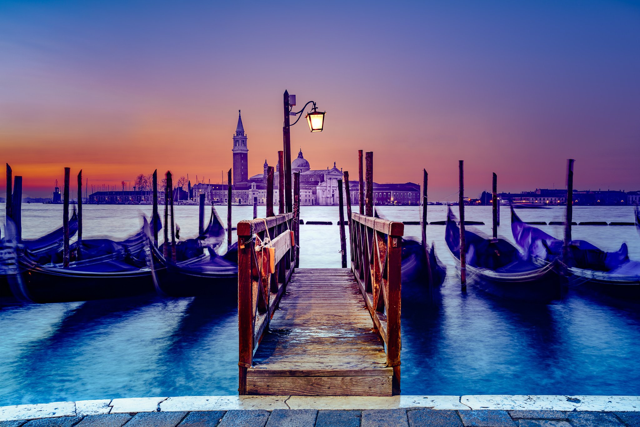 blue-lagoon-pontoons-evening-venice.jpg