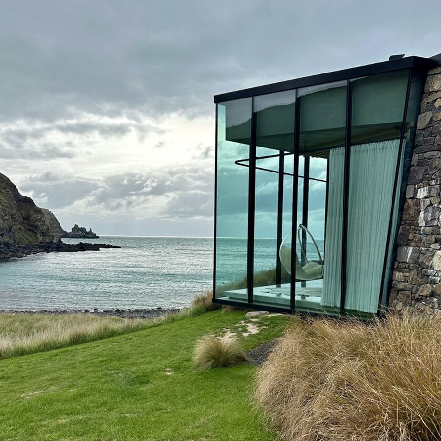Seascape villa at Annandale luxury lodge overlooking the coastline of New Zealand’s Banks Peninsula