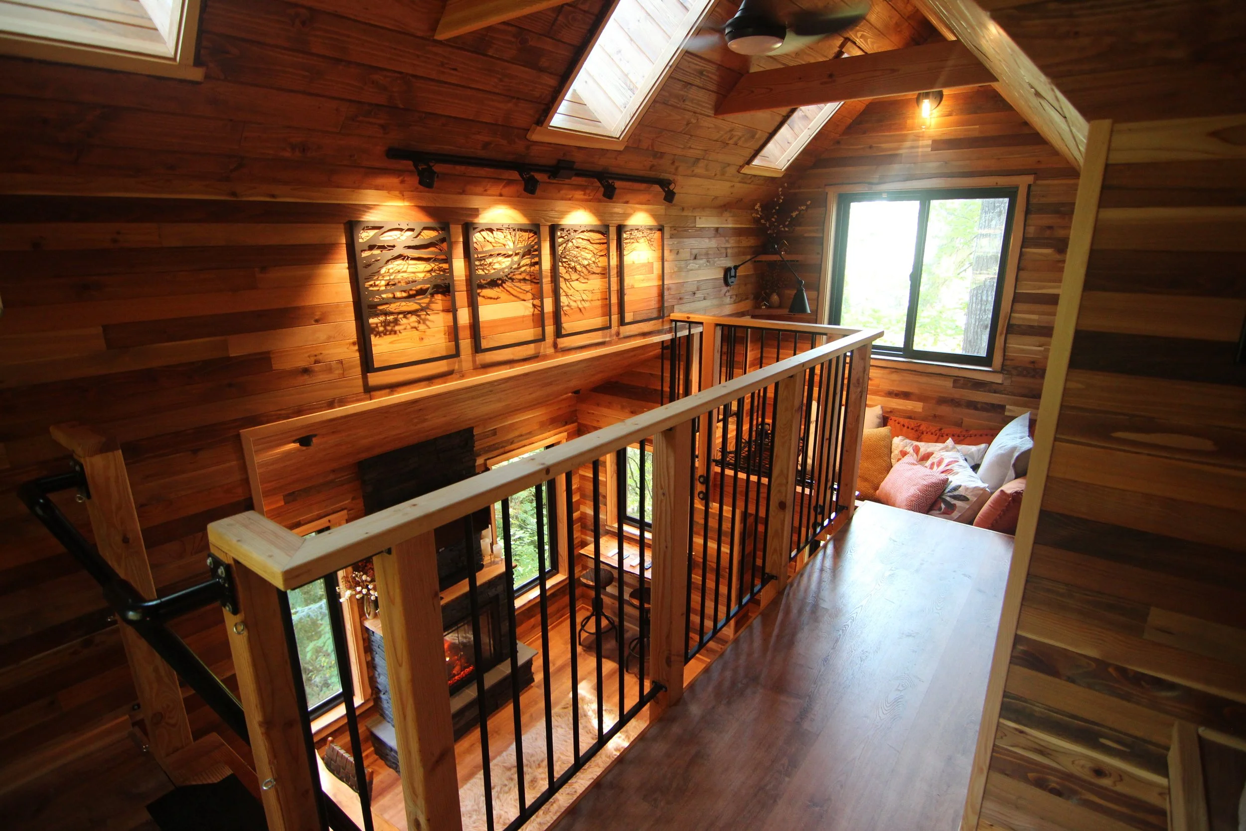 Elevated treehouse loft walkway with custom railing and exposed timber framing by treehouse architect Americana Architects.